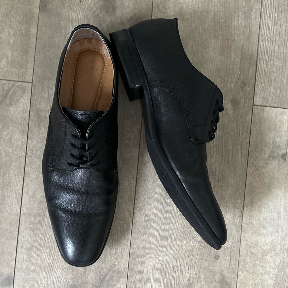 Express Oxford Leather Upper Dress Shoes Men’s Size 10 
EUC